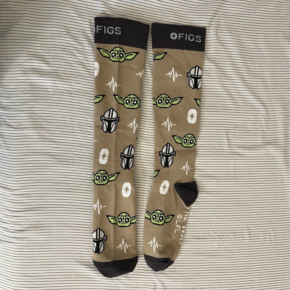 New RARE FIGS Compression Star Wars Baby Yoda Grogu Mandalorian Socks Small S